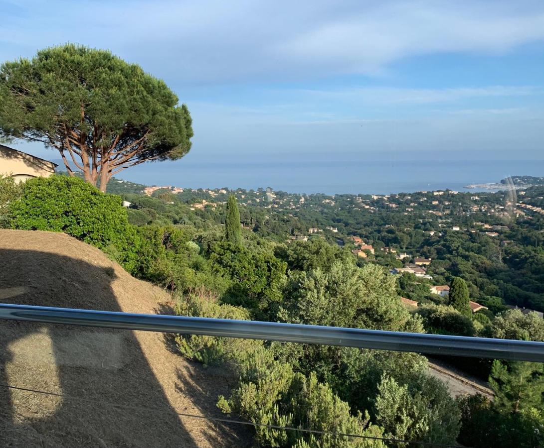 Maison Avec Vue Panoramique Cavalaire-sur-Mer Kültér fotó